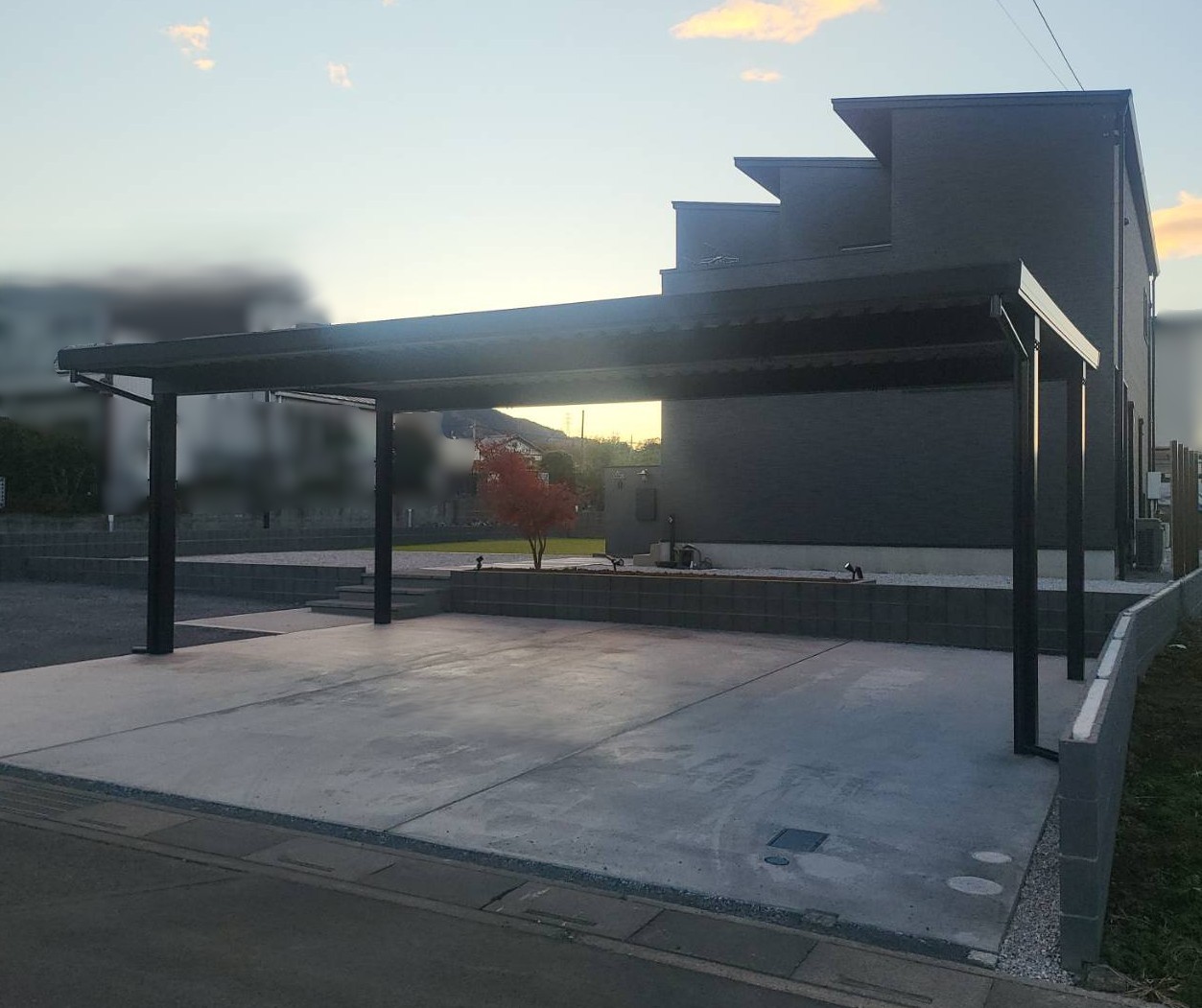施工後　カーポート　LIXIL　カーポートSW　1500タイプ　3台用