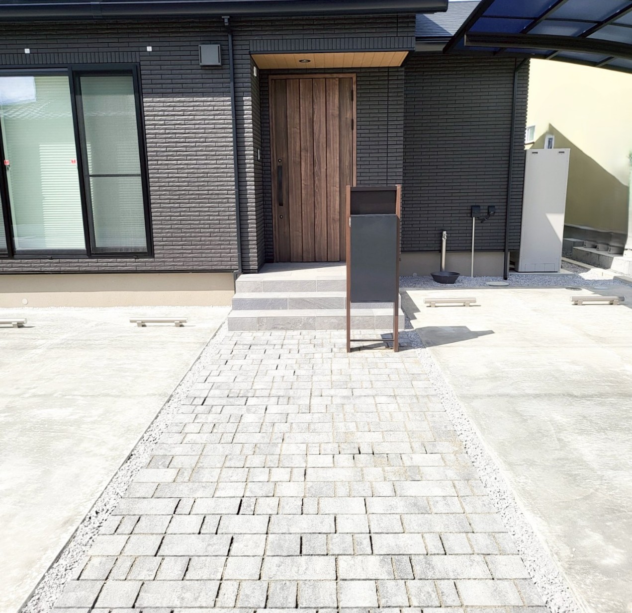 施工後　アプローチ　インターロッキング　SBIC　パエリア　色：ティンタ