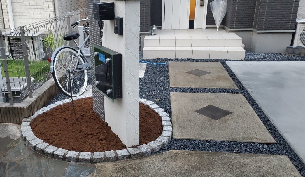 施工後　花壇　ピンコロ　SBIC　上ピン　色：ホワイト