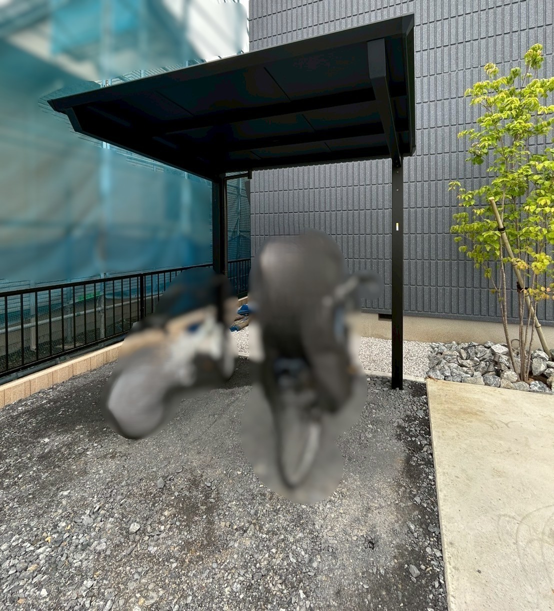 施工後　サイクルポート　三協アルミ　セルフィ ミニタイプ　色：ブラック<br />
