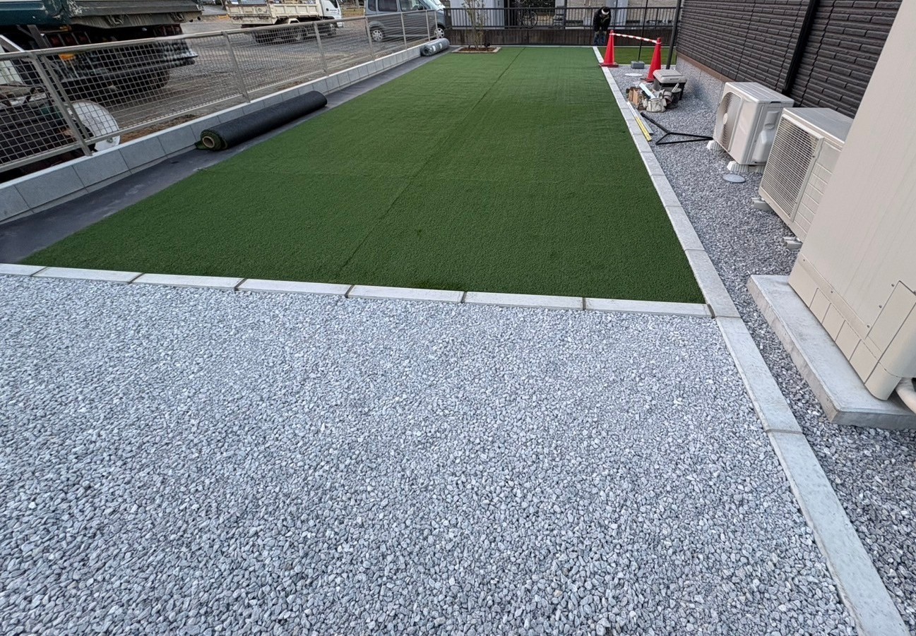 施工後　人工芝<br />
