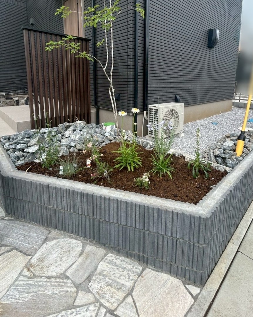 施工前　枕木材　三協アルミ　マクリズム　色：トラッドオーク