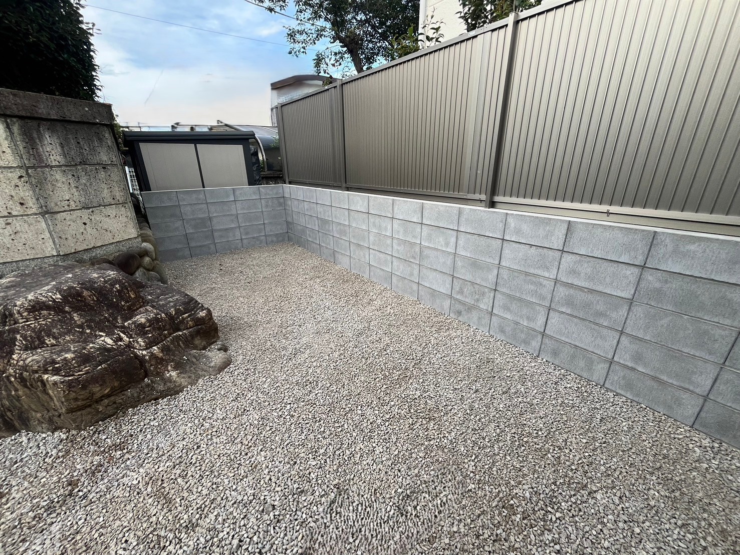 施工後　LIXIL　フェンスAB　TM1型　色：シャイングレー