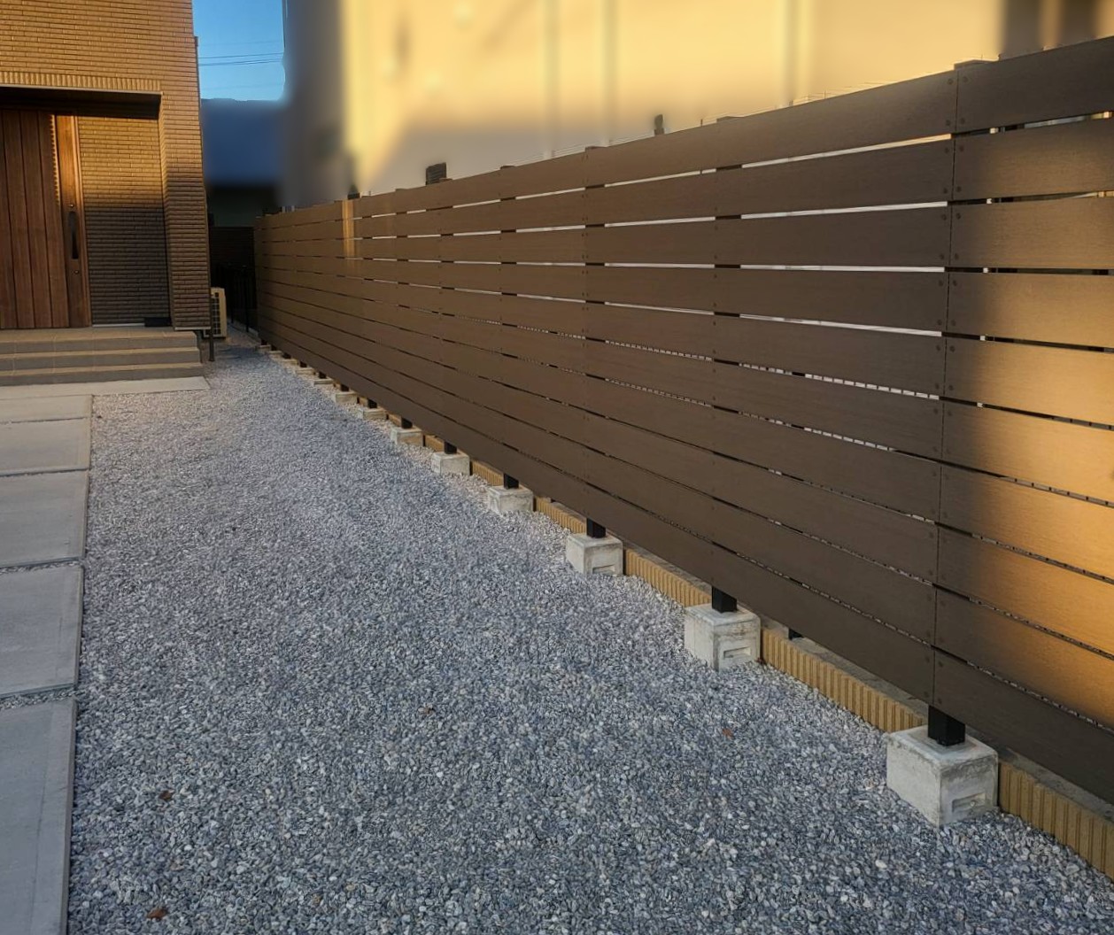 施工後　目隠しフェンス　F&F　ニコボード　色：ノアール