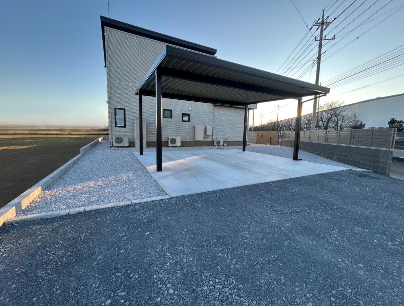 施工後　カーポート　LIXIL　カーポートSW　900タイプ　色：ブラック